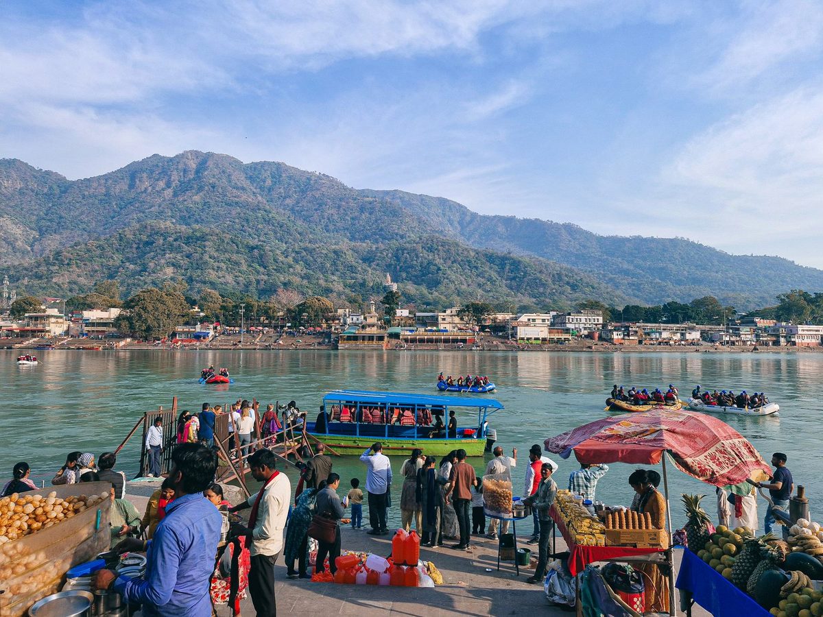 Local markets near Ram Jhula & Tapovan