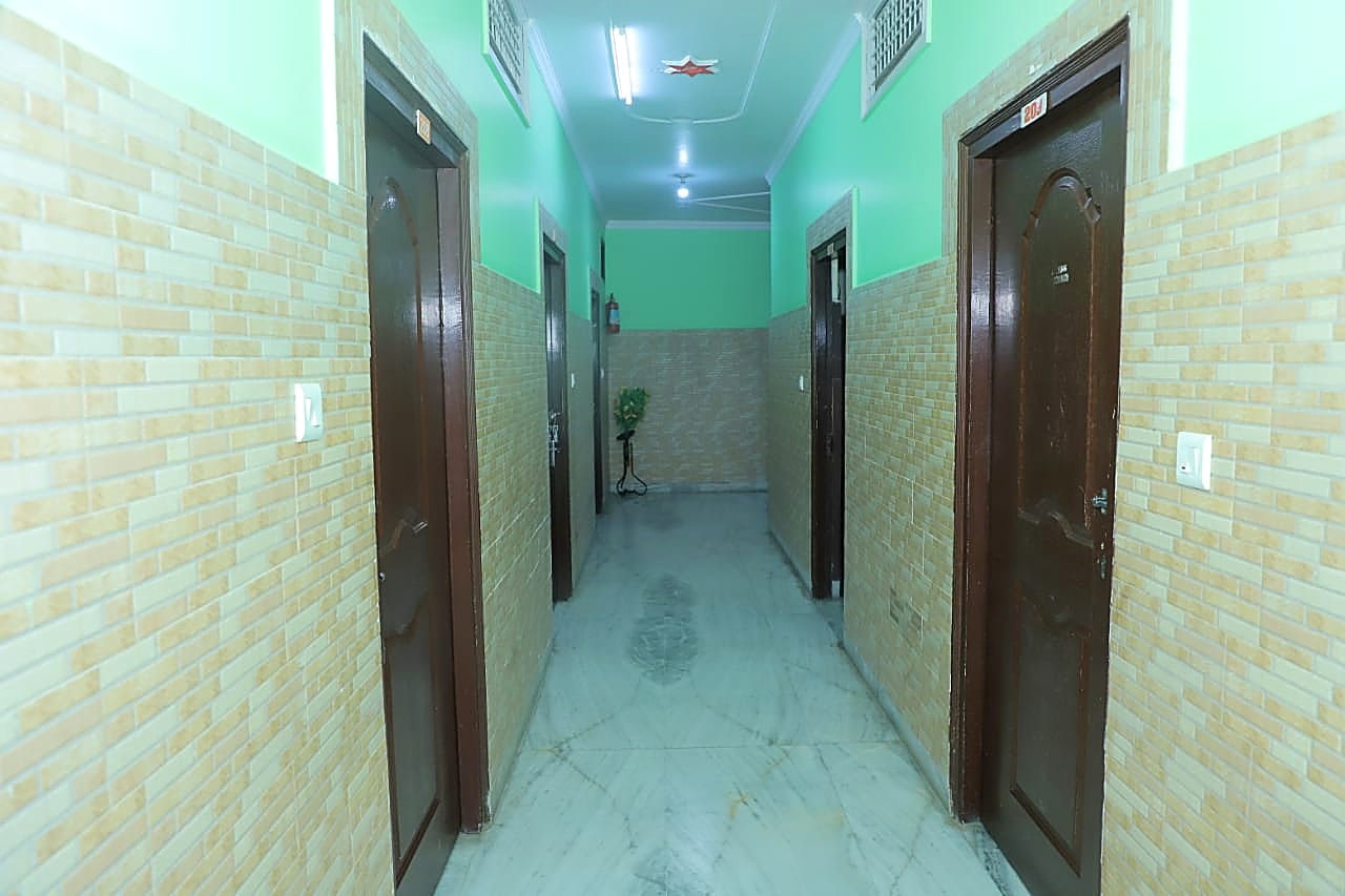 Hotel Chandreshwar corridor