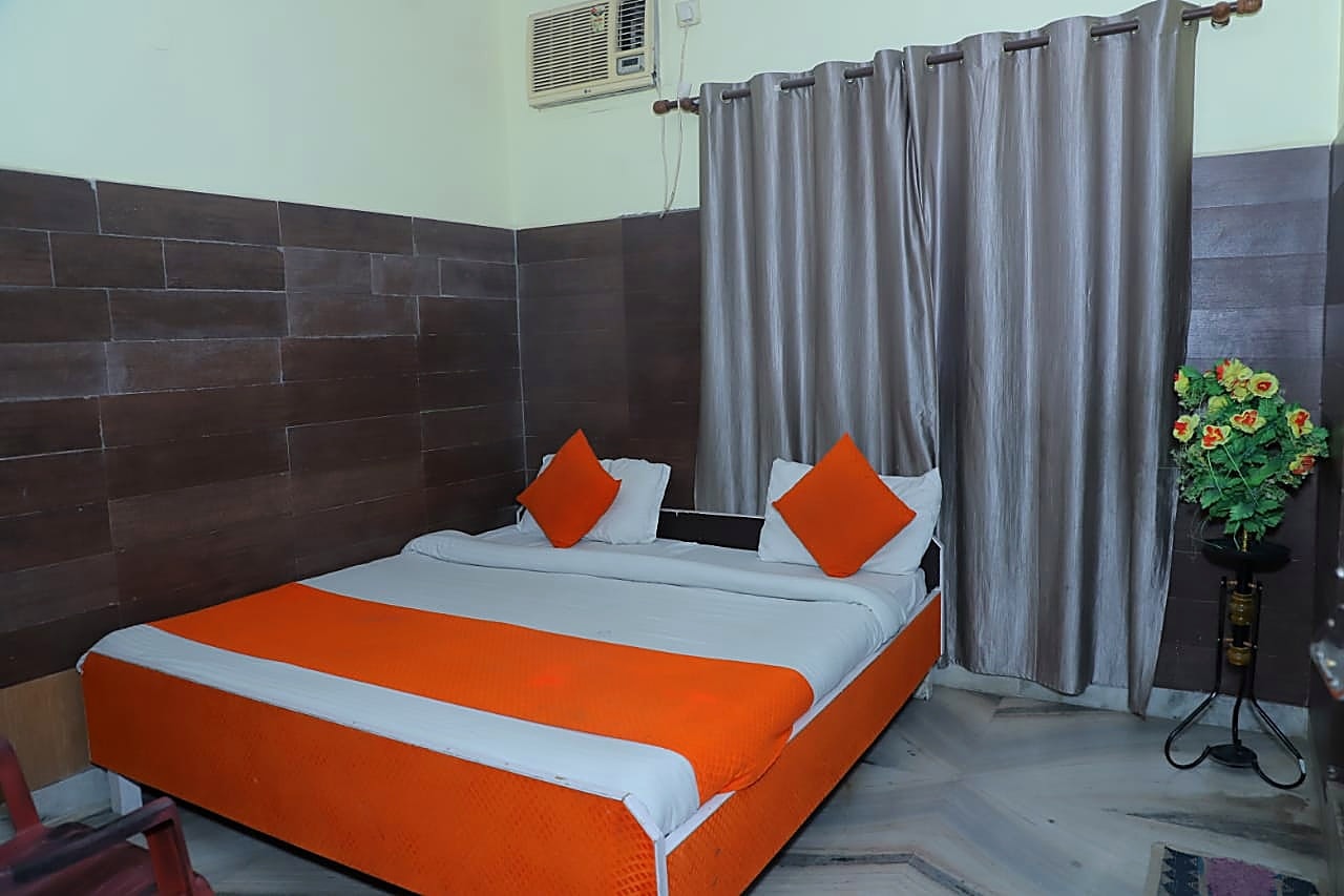 Double bed room with grey curtains, Hotel Chandreshwar
