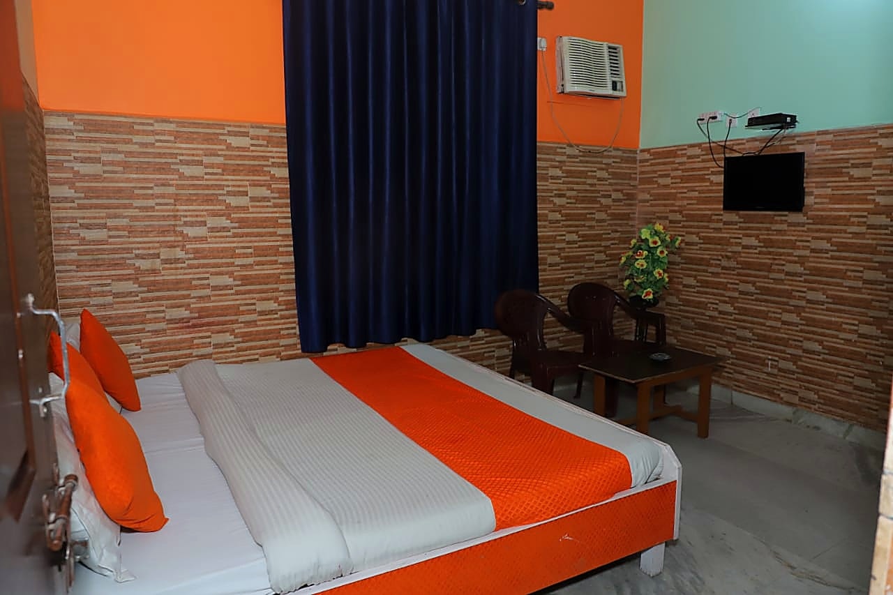 AC Double Bed Room with TV and air conditioner